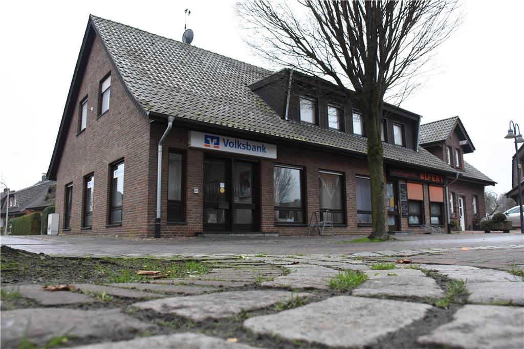 Volksbank-Filialen in Ammeloe und Lünten wieder offen – ohne Geldautomat Die Volksbank-Filiale in Ammeloe liegt am Kring, mitten im Dorfkern also. Im selben Gebäude wohnen Menschen.
