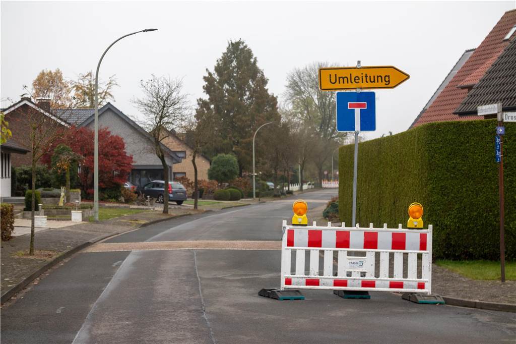 Wegen rücksichtsloser Autofahrer: Zeitweise Sperrung von Lohner Straße Gesperrte Straße