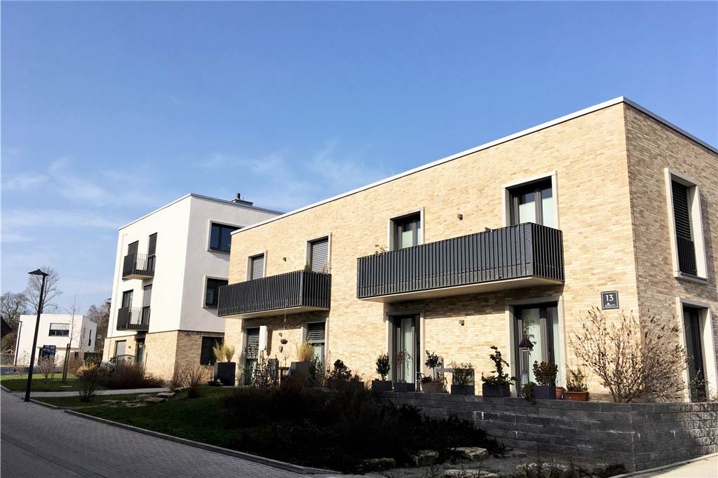 Klimaschutzsiedlung am Phoenix-See: Jedes Haus produziert mehr als seine eigene Energie Die vom Dortmunder Architekturbüro Schamp und Schmalöer gestaltete Siedlung am Daelweg in Schüren ist Dortmunds erste Energie-Plus-Siedlung.