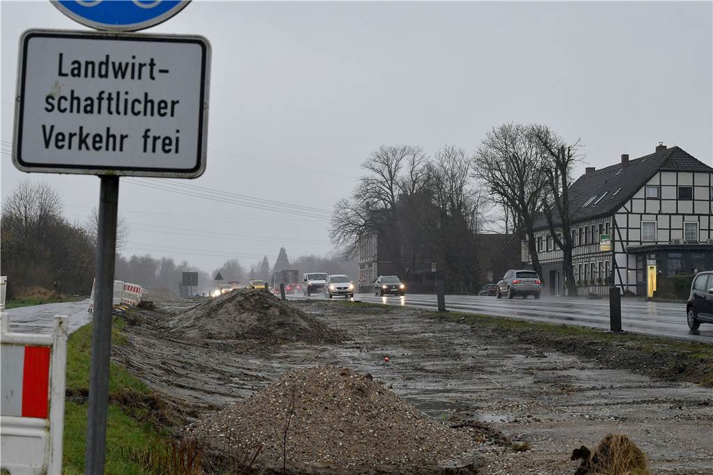 Vierspuriger Ausbau der B54: Neue Verkehrsbehinderungen im März in Lünen Die vorbereitenden Arbeiten für den vierspurigen Ausbau der B54: Seit März 2021 wird gebaut.