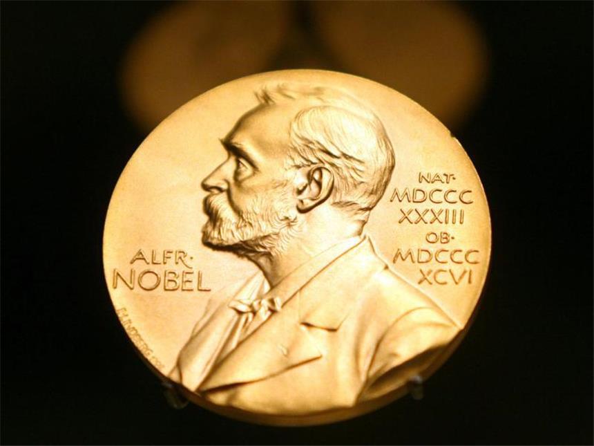 Frieden in Kolumbien: Nobelpreis an Santos überreicht Die Vorderseite der Nobelpreis-Medaille für Literatur, Physik, Chemie und Medizin: Die Auszeichnungen werden in Stockholm und Oslo verliehen. Foto: Kay Nietfeld