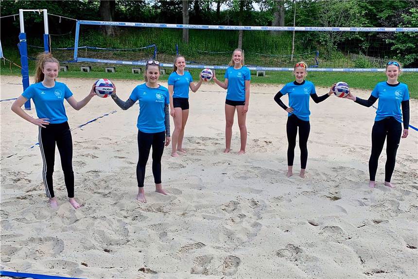 Vorfreude bei den Teams des VV Schwerte auf erste Turniere im Sand Die Vorfreude bei den Jugendlichen des VV Schwerte auf die bevorstehenden Beachvolleyballturniere ist groß (v.li.): Eni Thiel, Antonia Spielmann, Lisa Kienitz, Hannah Mohr, Lotte Neuenhöfer und Mira Tinnefeld.