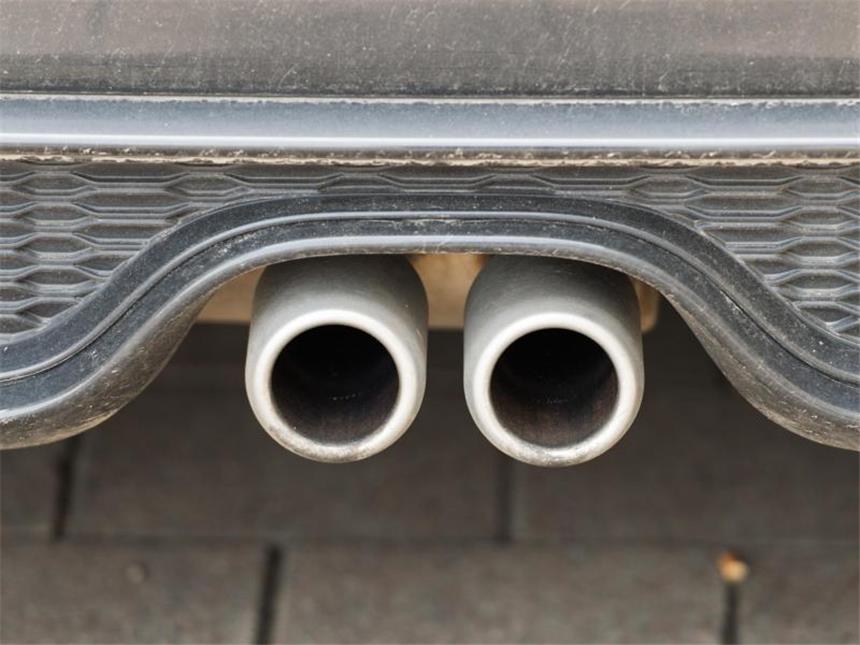 Studie: Verbot für Benziner und Diesel bedroht 620 000 Jobs Die vorgelegte Ifo-Studie kommt auf rund 600 000 Arbeitsplätze in Deutschland, die nach heutigem Stand von einem Aus für Benziner und Diesel betroffen wären. Foto: Christophe Gateau/dpa