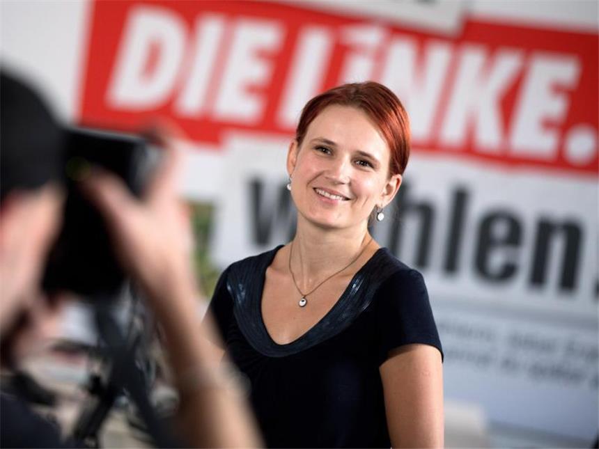 Linke für gesetzlichen Höchst- und Mindestlohn Die Vorsitzende der Partei Die Linke, Katja Kipping, stellt sich am Rande einer Vorstandssitzung in Berlin Fotografen. Foto: Jörg Carstensen/Archiv