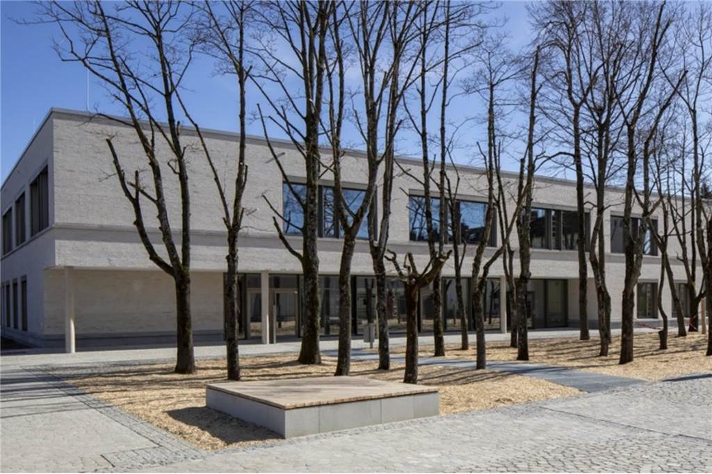 Klinkerfassade einer Schule