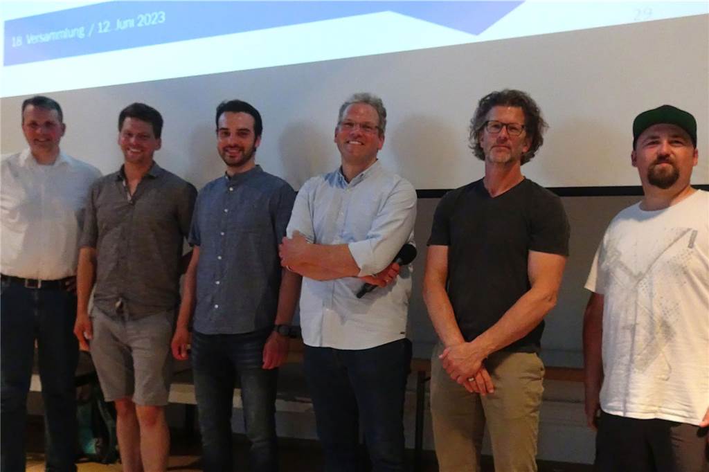 Bürgerforum Rhade: Weiter Ärger über Bebauung und Engpass Die Vorträge und Präsentationen kamen von (v.l.) Bürgermeister Tobias Stockhoff, Andreas Richter (AK Kultur), der neue Dorfmanager Laszlo Taube, Heribert Triptrap (AK Dorfentwicklung), Gartenarchitekt Dirk Vennemann und Computerfachmann Helge Hesse.