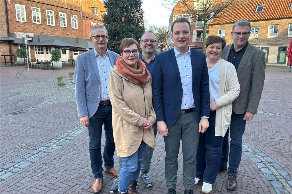 Die Vredener CDU und ihre Vertreter stehen gesammelt hinter der Kandidatur ihres Bürgermeisters Dr. Tom Tenostendarp.