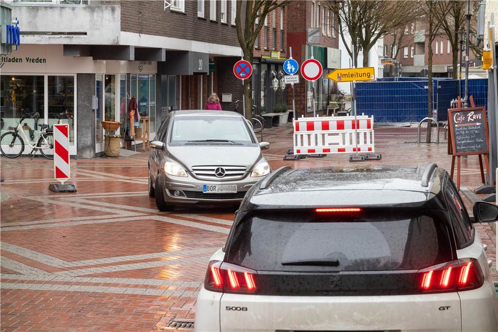 Nadelöhr in Umleitungsstrecke: Sperrung der Wüllener Straße wirkt sich aus Die Umleitung in der Wüllener Straße