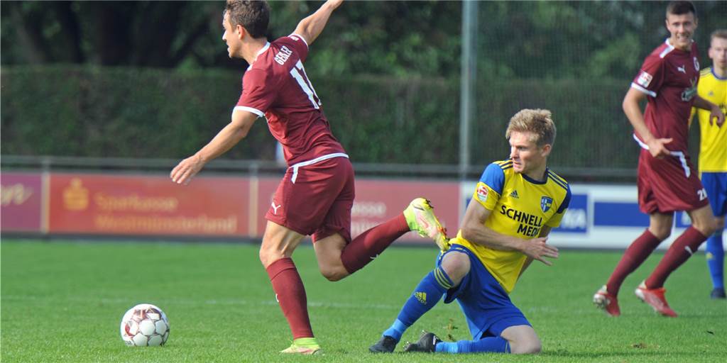 SpVgg entführt einen Punkt vom Oberliga-Primus Die Vredener um Romario Wiesweg (r.) überzeugten in Rhynern vor allem in der Defensive.