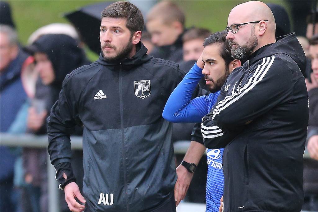 So ging das Spiel des SV Wacker Obercastrop beim SSV Buer aus Die Wacker-Trainer Aytac Uzunoglu (l) und Steffen Golob (r).