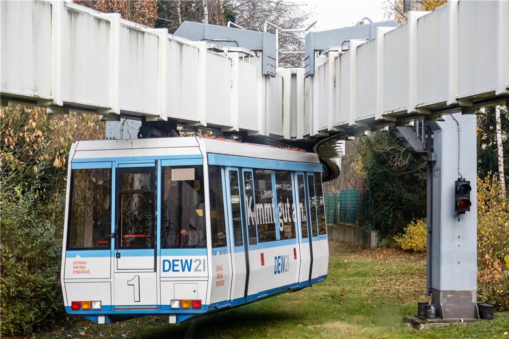 DSW21 löst seine H-Bahn-Gesellschaft auf: "das ist keine Sparmaßnahme" Die Wagen der H-Bahn transportieren jährlich rund 1,8 Millionen Fahrgäste.