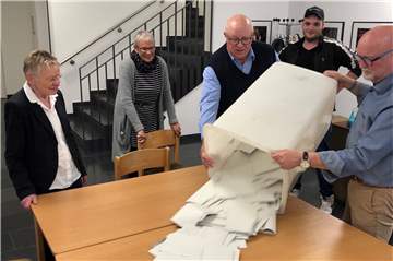 Die Wahllokale sind geschlossen, jetzt werden die Stimmen ausgezählt.