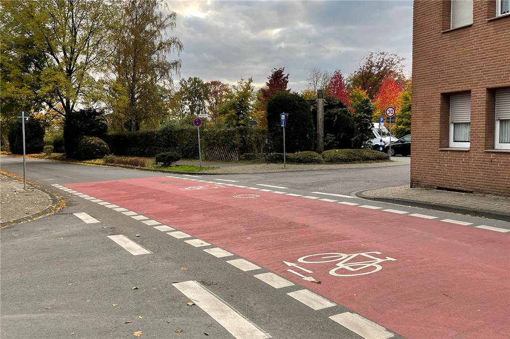 Was Borker wollen: Sichere Schulwege und mehr Fahrradstraßen Die Waltroper Straße muss von vielen Schulkindern gequert werden, was allerdings zu gefährlichen Situationen führen kann.