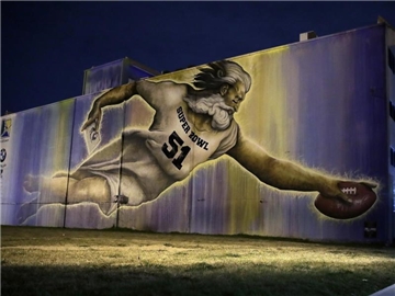 Die Wand eines Gebäudes in Houston wurde mit einem Graffiti zum 51. Super Bowl verziert. Foto: Charlie Riedel