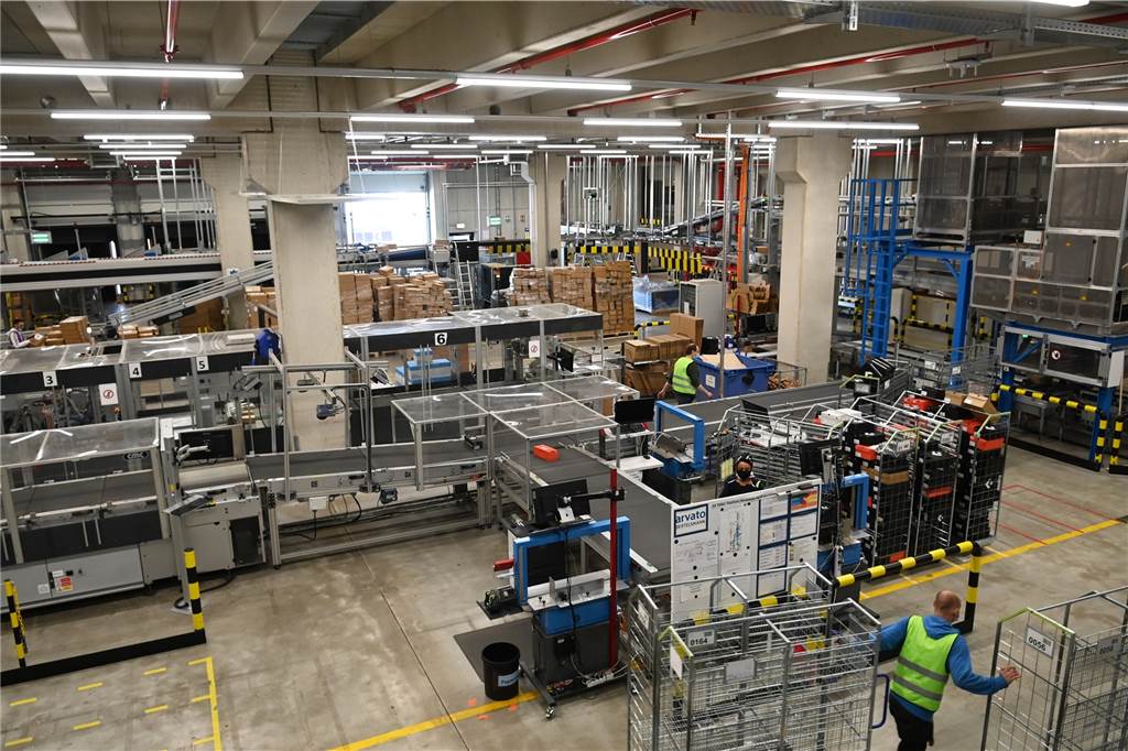 Arvato zündet in Dorsten die nächste Ausbaustufe - und denkt schon weiter Lagerhalle bei Arvato in Dorsten
