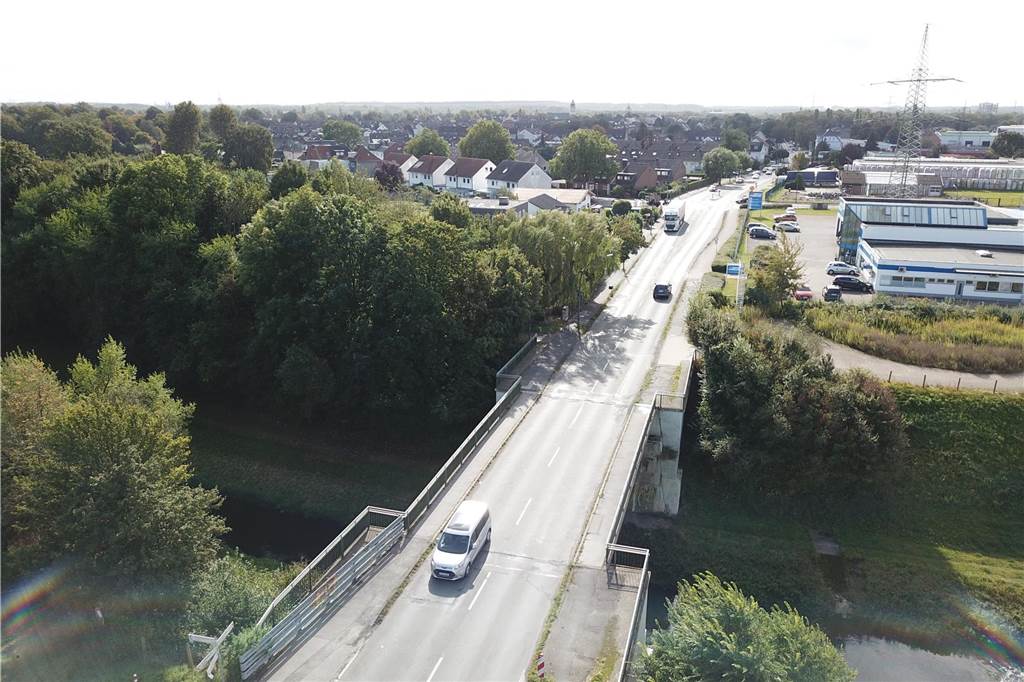 Die Wartburgstraße von Habinghorst nach Henrichenburg soll verbreitert werden. Von der Heerstraße bis zur Freiheitstraße wird wohl ab 2025 gebaut. Die Brücke über die Emscher wird abgerissen und ganz neu errichtet.