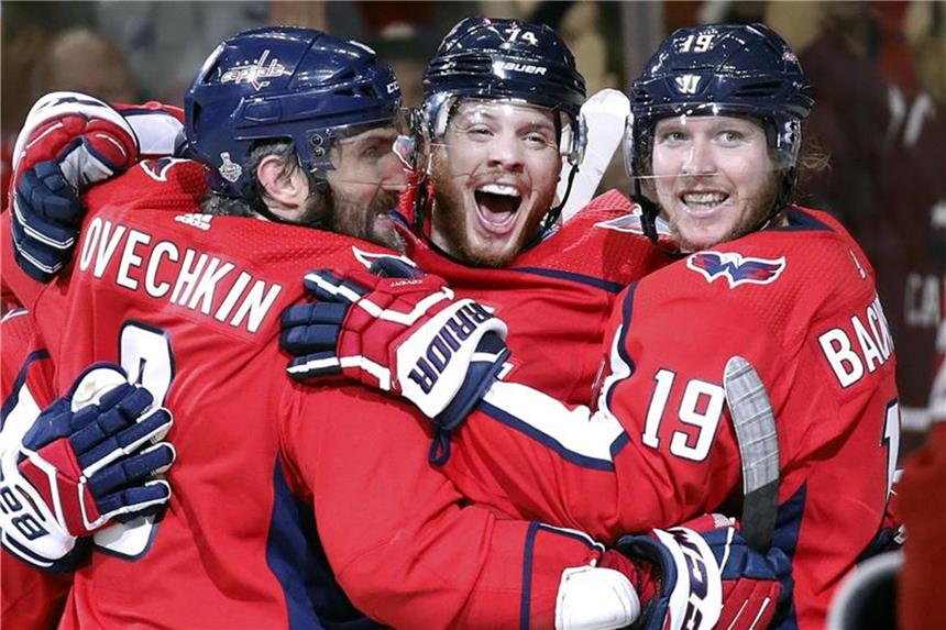Washington nach Sieg gegen Vegas vor Gewinn des Stanley Cups Die Washington Capitals feiern den Sieg gegen die Vegas Golden Knights. Foto: Alex Brandon/AP