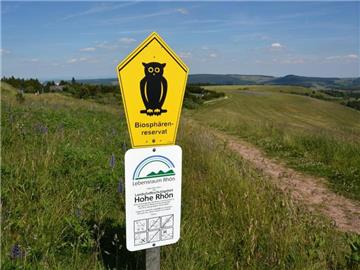 Die Wasserkuppe in Hessen gehört zum Biosphärenreservat Rhön. Sie ist bei Tagestouristen sehr beliebt. Foto: Uwe Zucchi