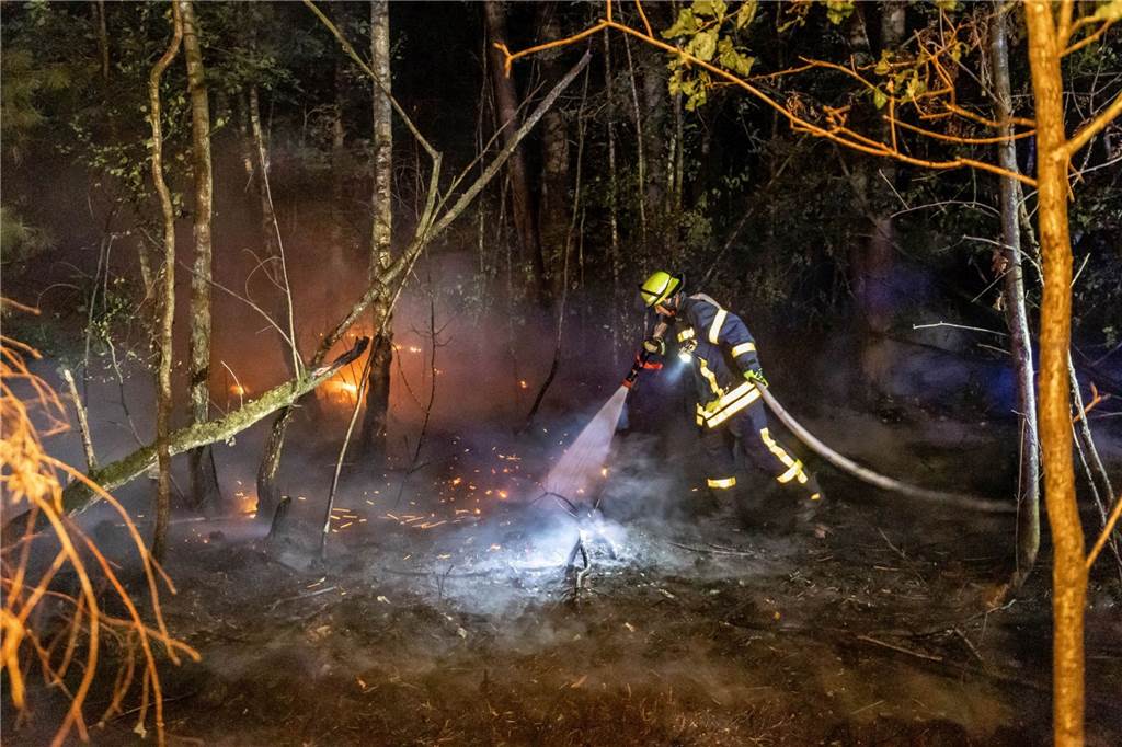Waldbrandgefahr steigt: Feuerwehren sollen weiter zusammenrücken Die Wasserversorgung ist bei der Brandbekämpfung elementar. In Heek regte der Rat an, ein Verzeichnis für Löschteiche und -stellen erstellen zu lassen.