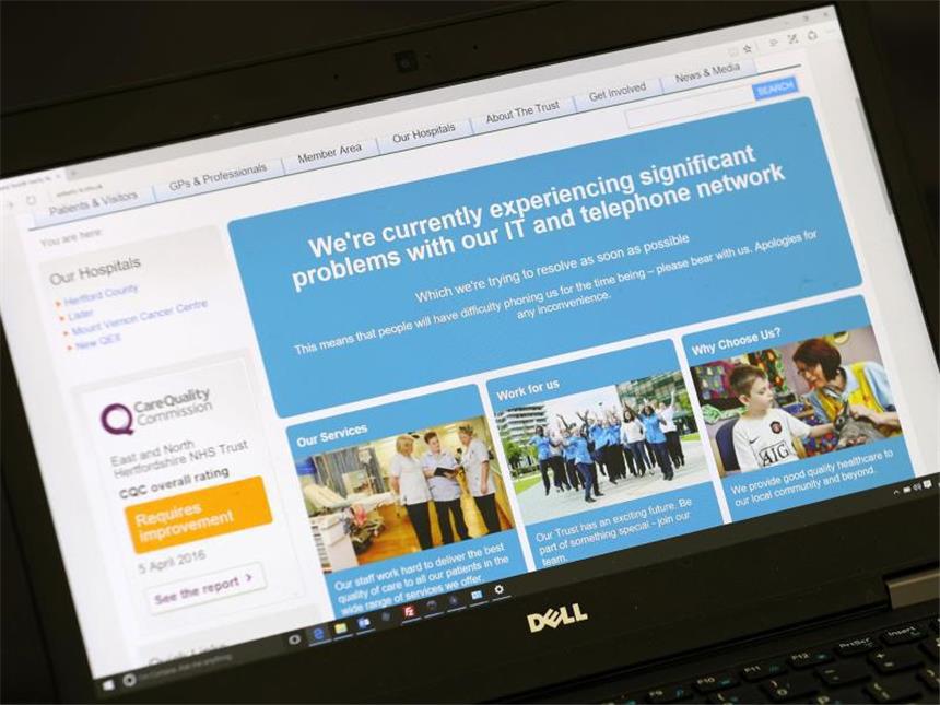 Weltweite Cyber-Attacke trifft Zehntausende Computer Die Website des staatlichen, britischen Gesundheitsdienstes NHS informiert auf seiner Internetseite über Probleme mit der IT. Eine groß angelegte Cyber-Attacke hat in England Computer in mehreren Krankenhäusern und ihren Trägerorganisationen lahmgelegt. Foto: Mike Egerton