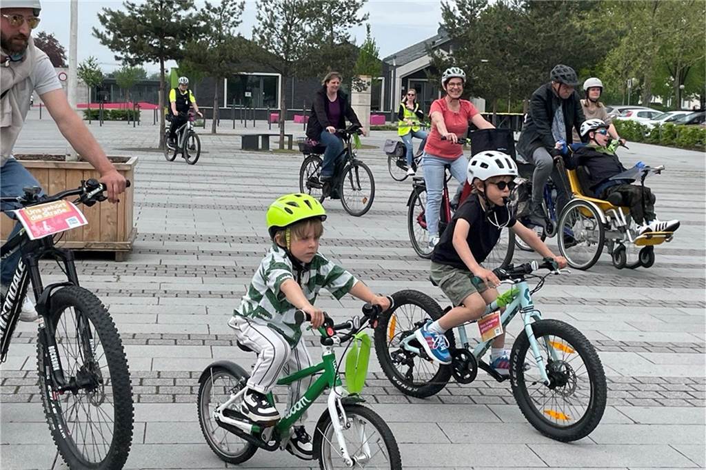 Kidical Mass rollt durch Selm: „Im Dorf ist es noch nicht ganz so einfach“ Die Wege sollen besonders für die schwächsten Verkehrsteilnehmer sicherer werden - für Kinder. Ein zentrales Anliegen der Fahrraddemo.