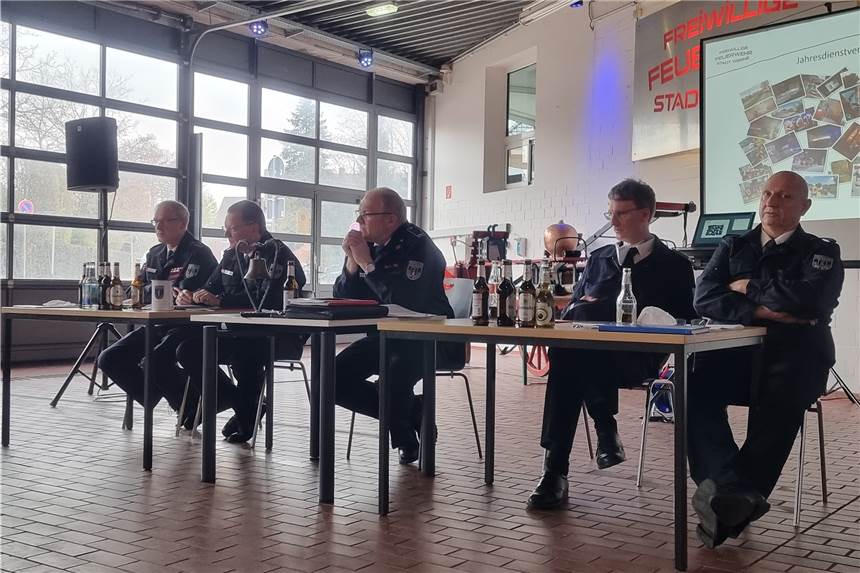 Freiwillige Feuerwehr Werne nennt die Anzahl der Einsätze in 2021 - und mahnt Die Wehr- und Löschzugführung der Freiwilligen Feuerwehr Werne sprach bei der Jahreshauptversammlung am Samstag (2. April).