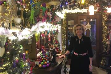 Die  Weihnachtsdeko in der Füchtelner Mühle in Olfen darf auch 2021 nicht fehlen. Viele Gäste sagen wegen der aktuellen Corona-Lage ab, dass muss auch Wirtin Annemarie Berding-Möritz feststellen.