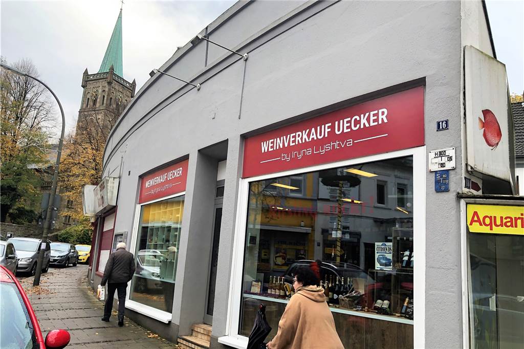 Beliebte Weinhandlung in Dortmund soll Platz machen für Seniorenwohnungen Die Weinhandlung Uecker ist das einzige Geschäft, dass sich an der Limbecker Straße 16-20 hält.