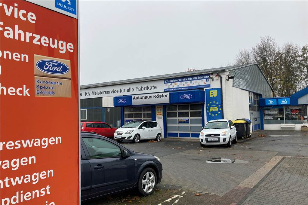 13 Euro Laden-Miete an der Langen Straße: Selbst in Top-Lage schwierig Die Werkstatt von Ford Köster an der Herner Straße. Das Gebäude soll neu vermietet werden.