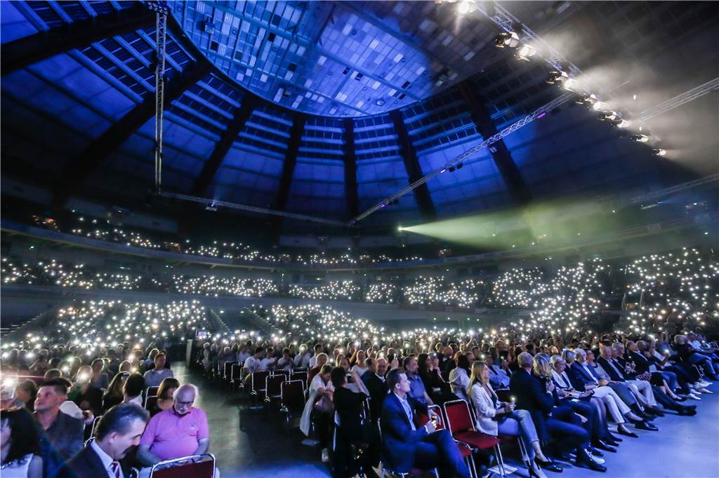 „Highlights der Physik“ bereitet Herzrasen Die Westfalenhallen waren am Montag bei der Eröffnung rappelvoll.
