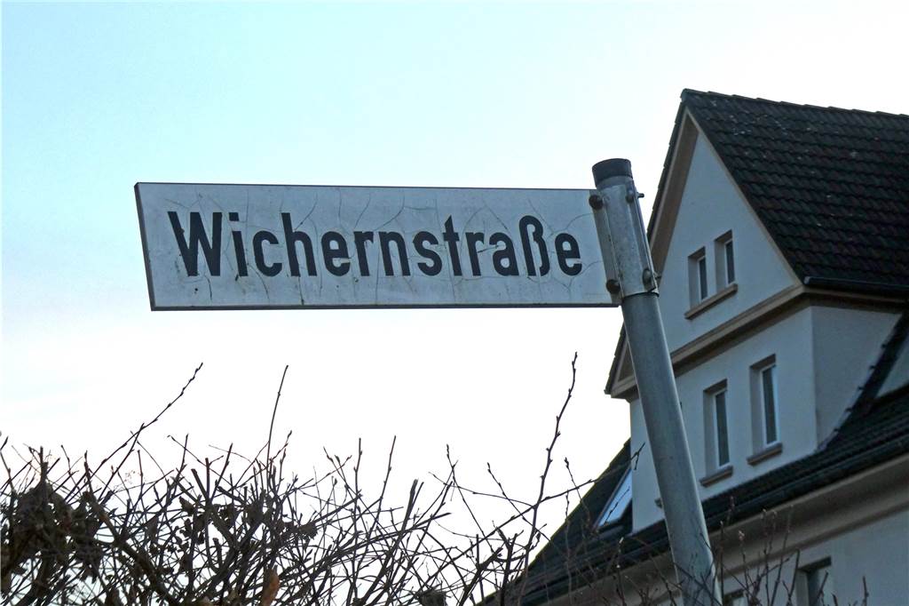 Weihnachten: Viele Traditionen sind noch gar nicht wirklich alt Die Wichernstraße in Werne ist nach dem Erfinder des Adventskranzes benannt.