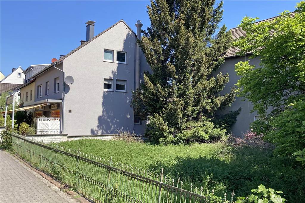 Schafe Frieda und Wanni finden ein neues Zuhause auf dem Höchsten Das Grundstück an der Preinstraße 74 in Dortmund-Wellinghofen ist leer und derzeit nur eine Wiese. Hier soll neu gebaut werden.