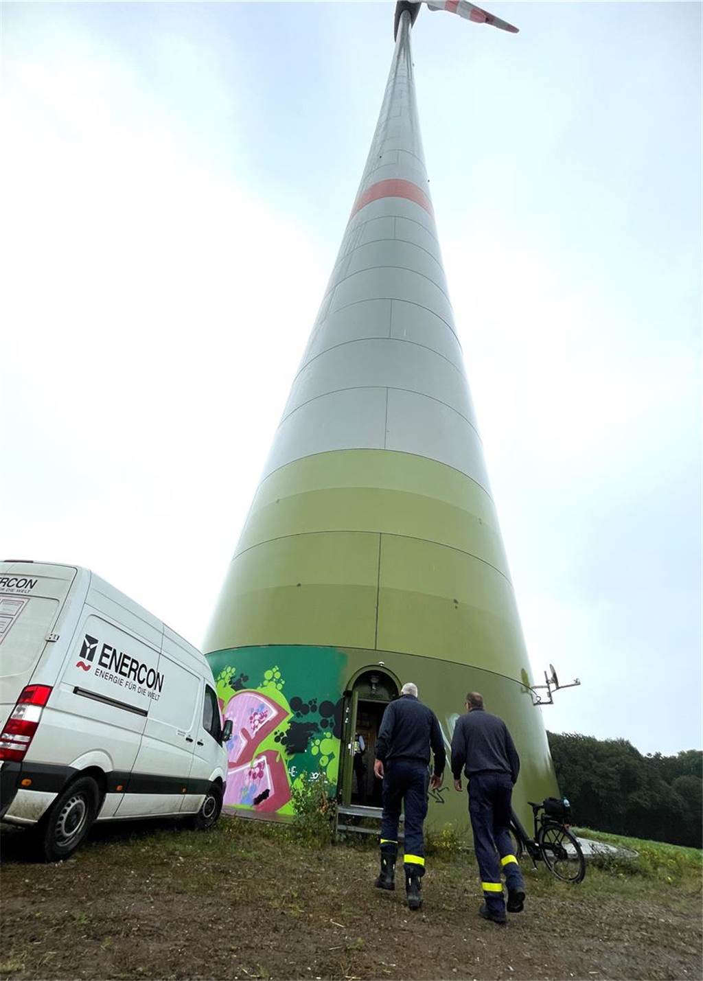 Einbruch in Windkraftanlage: Polizei- und Rettungseinsatz am „Airkules“ Die Windkraftanlage „Airkules“ auf Schwerin an der Stadtgrenze zwischen Castrop-Rauxel und Dortmund: Am Donnerstag lief dort ein Polizei- und Rettungseinsatz. Unbekannte waren am Mittwochabend eingebrochen.