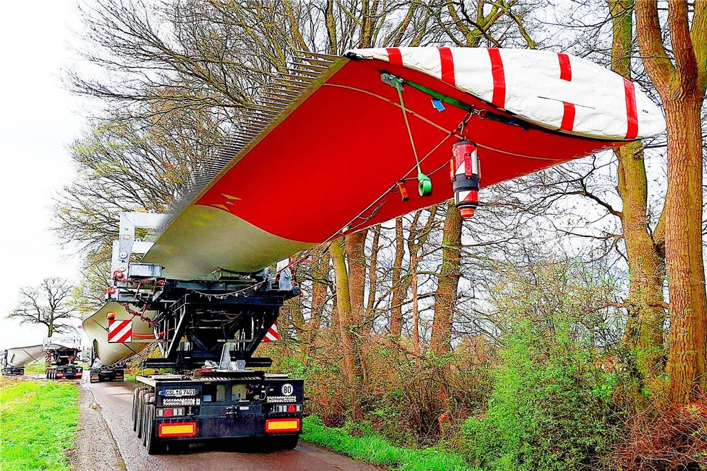 200 Stunden auf dem Prüfstand: Windräder drehen sich zur Probe Die Windräder haben eine Gesamthöhe von 229 Metern. Vor der Inbetriebnahme durchlaufen sie jetzt alle einen 200-Stunden-Probelauf.