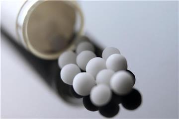 Die Wirksamkeit von homöopathischen Globuli sind umstritten. Foto: Karl-Josef Hildenbrand/dpa