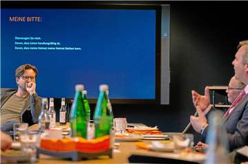 Die Wirtschaftsförderungskommission Lünen war 2018 zu Gast bei Maximago. CEO Daniel Greitens (l.) wollte überzeugt werden. Das hat offenbar nicht geklappt.