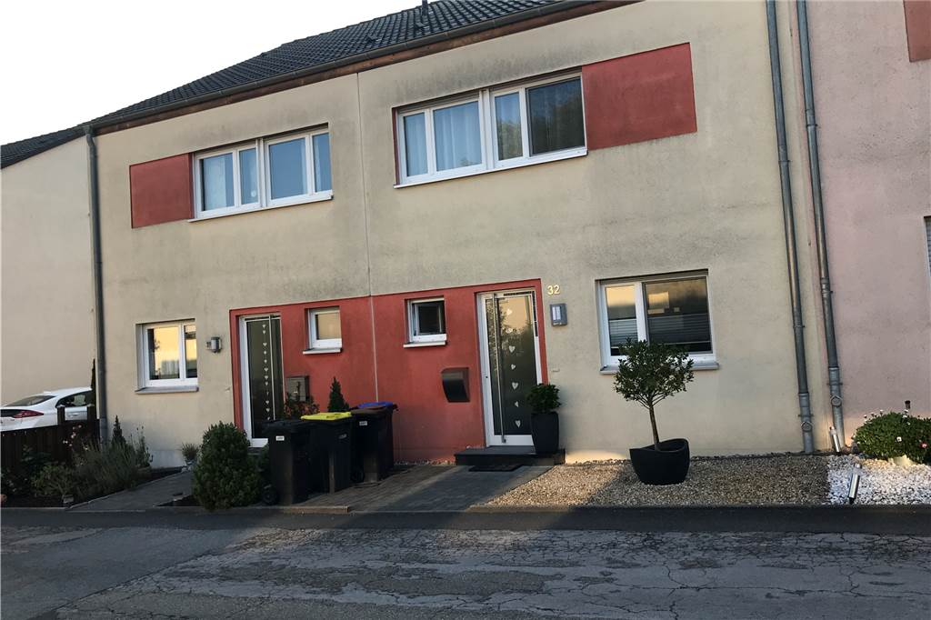 Anwohner schlägt Alarm: Privatsphäre geht durch geplante Wohnblocks in Dingen flöten Die Wohnbebauung an der Schieferbergstraße, wenn man von der Dorlohstraße abbiegt. Auch die Seite gegenüber ist bebaut.