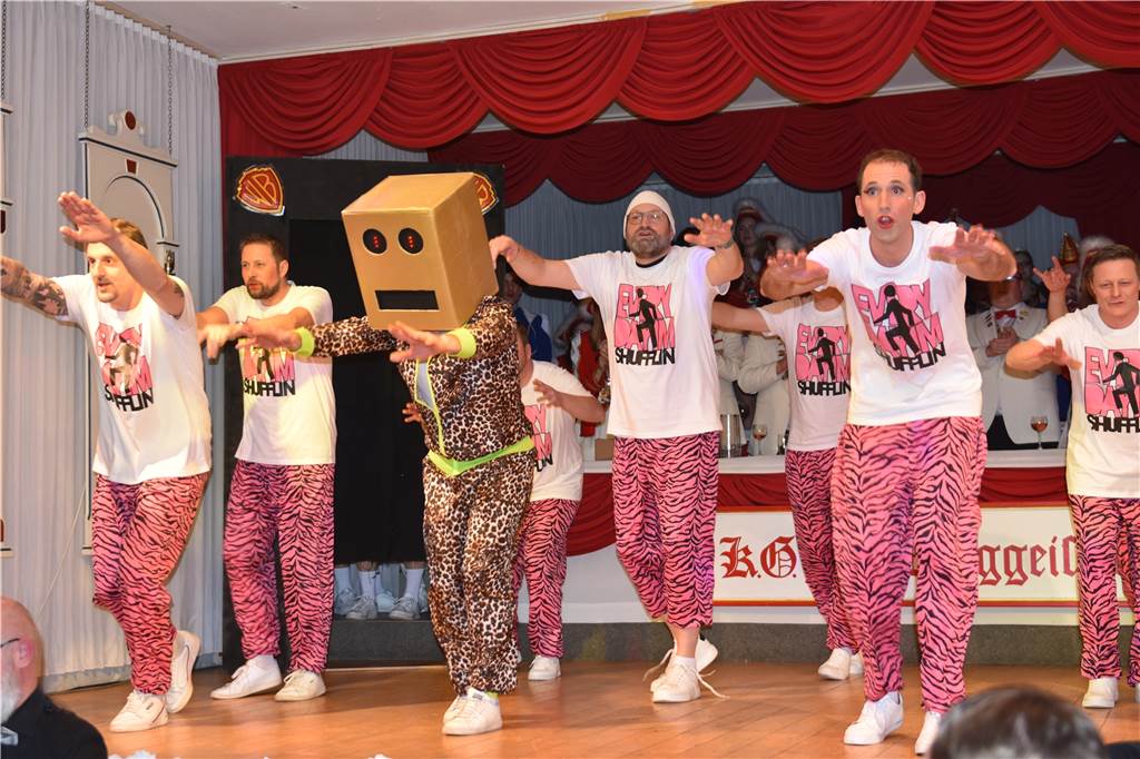 Burggeister lassen die Feste Ottenstein beim Büttabend kräftig wackeln Die Wottelbrothers bestritten mit ihrem Showtanz das große Finale.