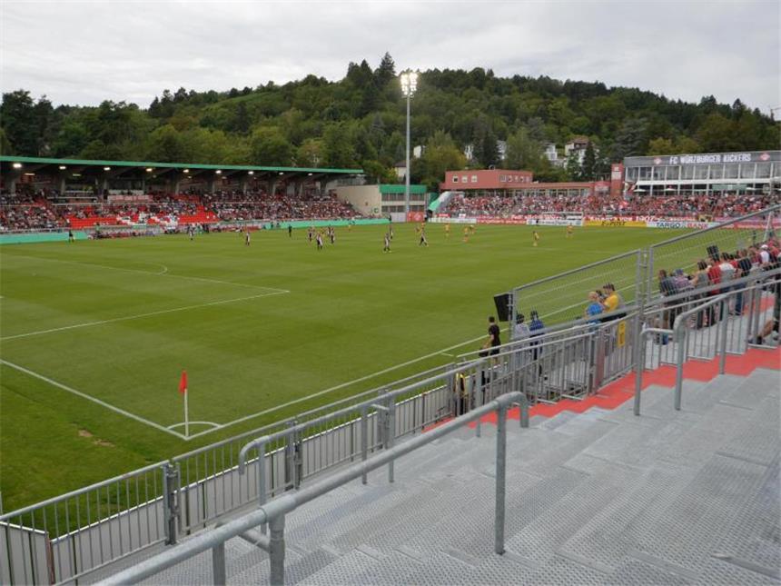 Würzburg bestreitet Pokalpartie gegen Bremen in Offenbach Die Würzburger Kickers dürfen im DFB-Pokal nicht in ihrem Heimstadion spielen. Foto: Timm Schamberger