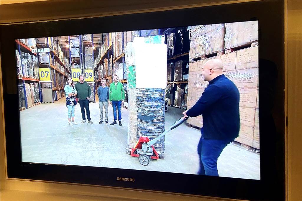 Dortmunder Händler-Duo macht bei RTL-Serie „Die Retourenprofis“ mit Die XXXL-Palette will Christoph unbedingt ersteigern.