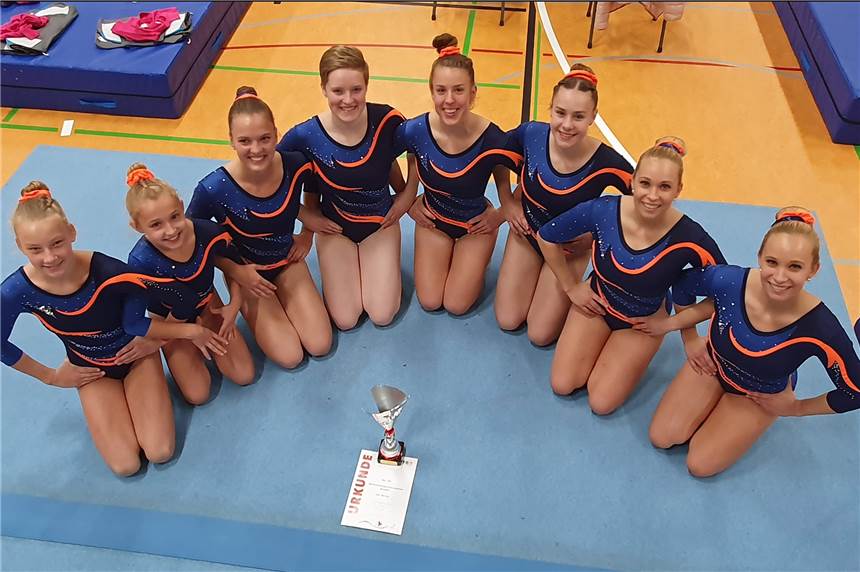 TuS Wüllen ist erstmals Westfalenmeister Die Youngster Hanna Becker und Nele Schulke mit dem Westfalenmeister-Team Anna Romahn, Leonie Schmedthenke, Friederieke Seidel, Elisa Oeing, Katharina Schalk und Anna Schalk (v.l.)
