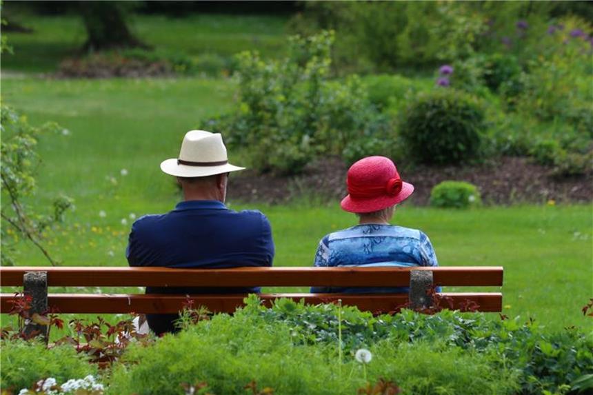 Mehr als eine Million Anträge auf Rente mit 63 Die Zahl der Anträge auf Rente mit 63 übersteigt die Erwartungen der Bundesregierung. Foto: Karl-Josef Hildenbrand/Symbolbild