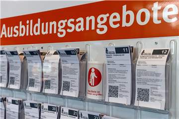 Die Zahl der Auszubildenden steigt tendenziell leicht an, aber es gibt auch immer noch zahlreiche Stellen, die nicht besetzt sind.
