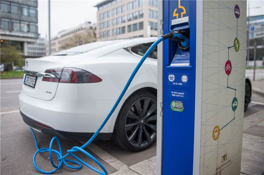 Wie Städte neue Ladestationen für Elektroautos schaffen sollen Die Zahl der Ladestationen soll deutlich steigen. Doch es gibt etliche Hindernisse.