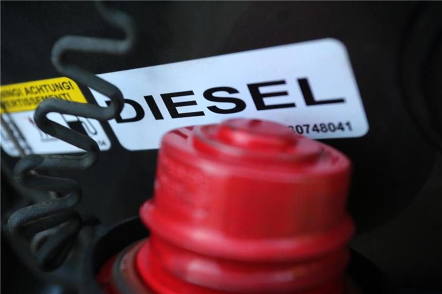 Diesel-Autos sind immer unbeliebter Die Zahl neu zugelassener Diesel ist im Vergleich zum Vorjahr deutlich zurückgegangen. Foto: Karl-Josef Hildenbrand/Symbolbild