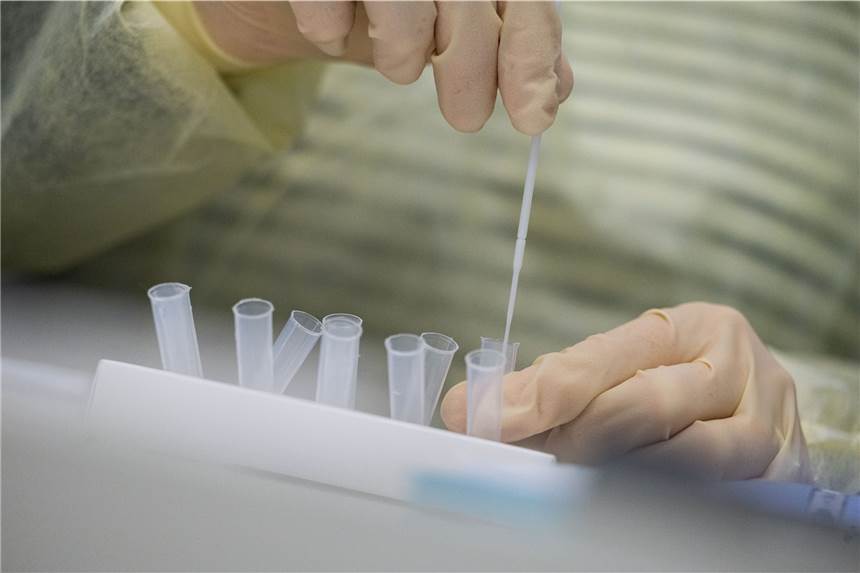 Die Zahl positiver PCR-Tests schießt weiter nach oben.
