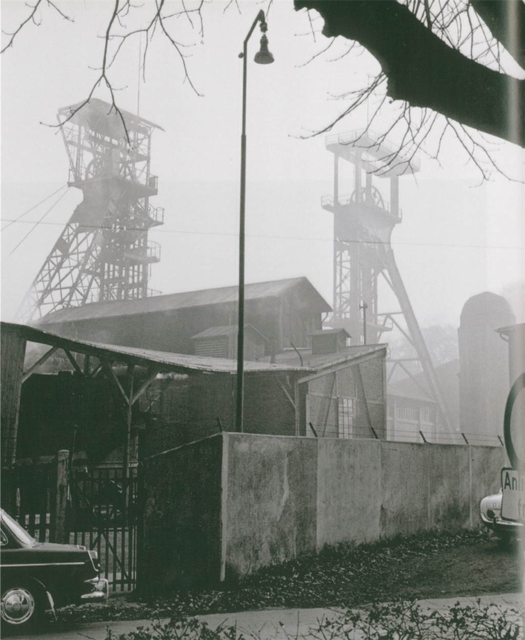 Klimaneutrales Quartier auf altem Zechengelände: So sehen die Neubau-Pläne im Detail aus Die Zeche Graf Schwerin 3/4 in Dingen, hier auf einer Aufnahme von der Schieferbergstraße / Ecke Dorlohstraße um 1965.
