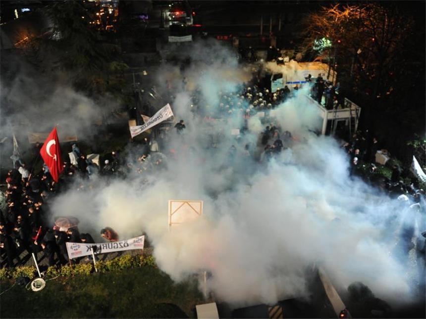 Türkei bringt oppositionelle Zeitung auf Regierungslinie Die Zeitung «Zaman» war am Freitag auf einen Gerichtsbeschluss hin unter die Aufsicht einer staatlichen Treuhandverwaltung gestellt worden. Foto: Selahattin Sevi