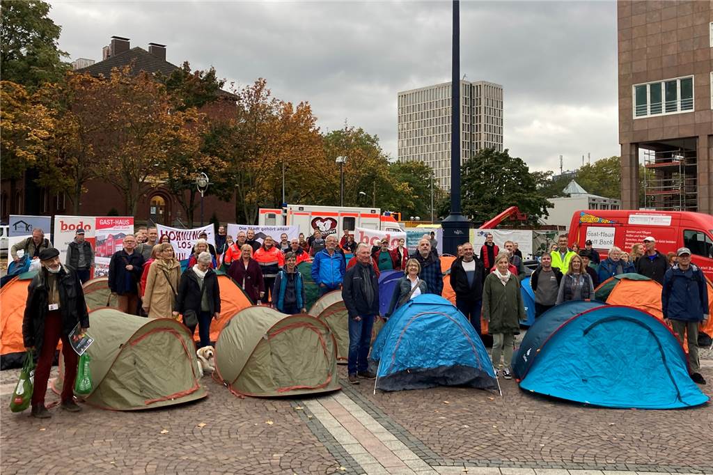 Hilfsorganisationen warnen: Armut in Dortmund hat zugenommen Die Zeltstadt auf dem Friedensplatz hat einige Besucher und Besucherinnen angelockt.