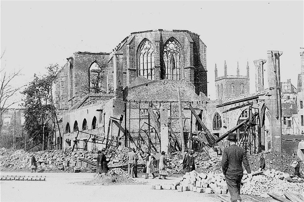 Die zerstörte Propsteikirche nach dem Ende des Zweiten Weltkriegs.